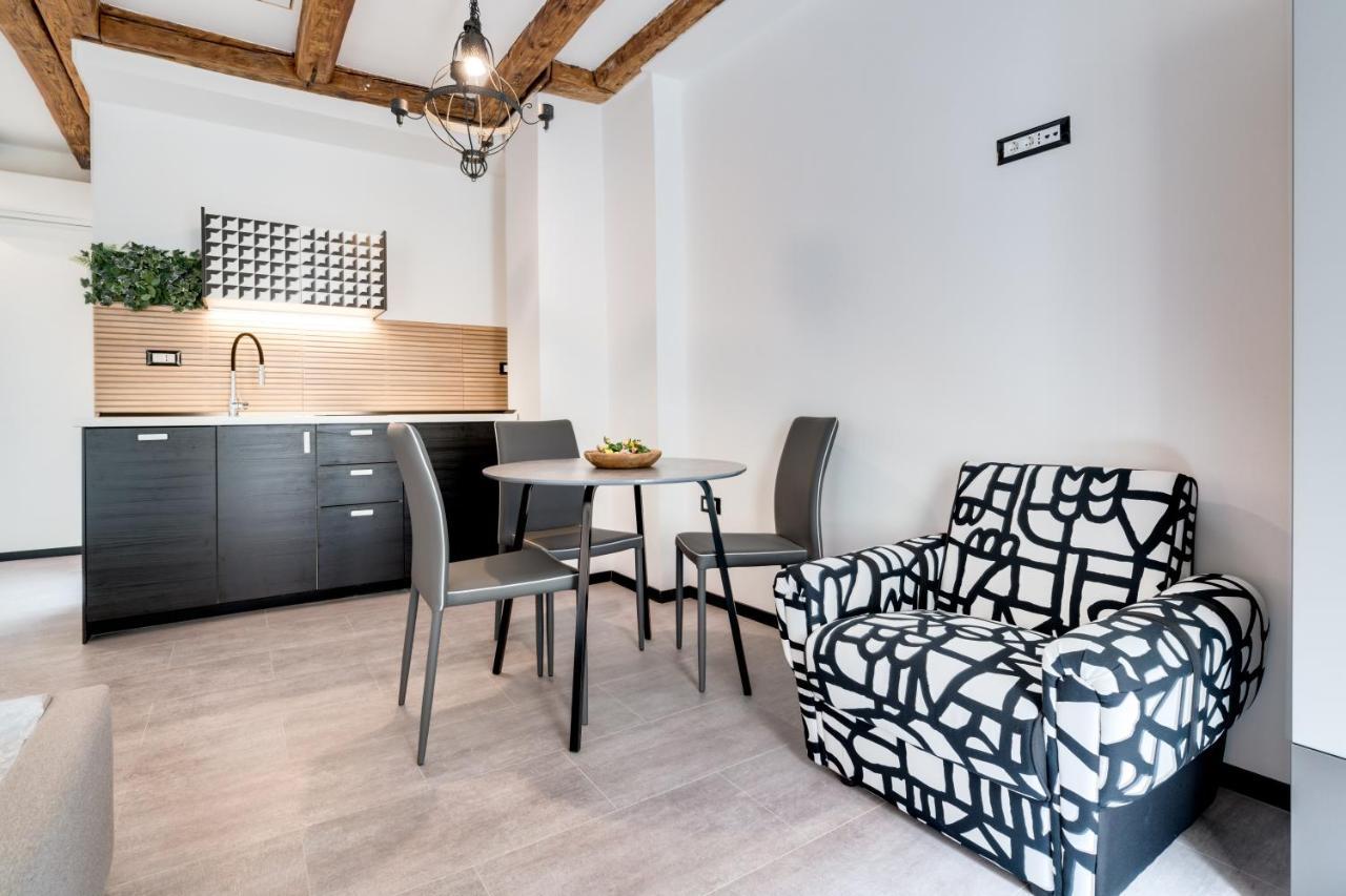 רייקה Black & White Apartments מראה חיצוני תמונה