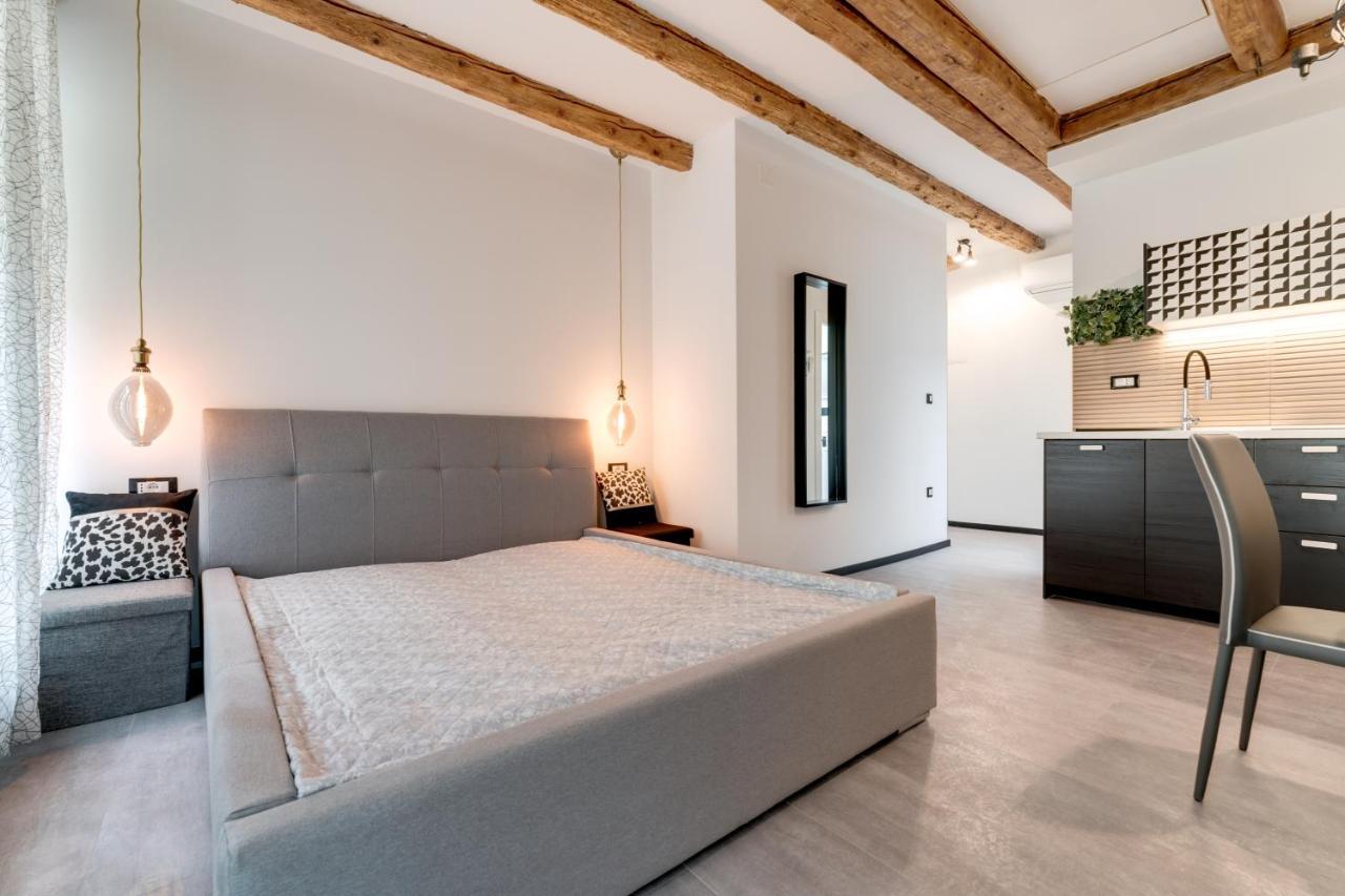 רייקה Black & White Apartments מראה חיצוני תמונה