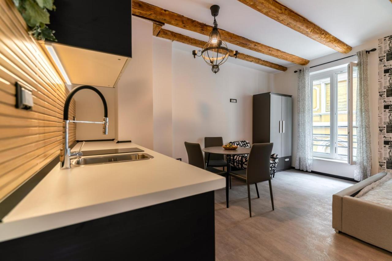 רייקה Black & White Apartments מראה חיצוני תמונה