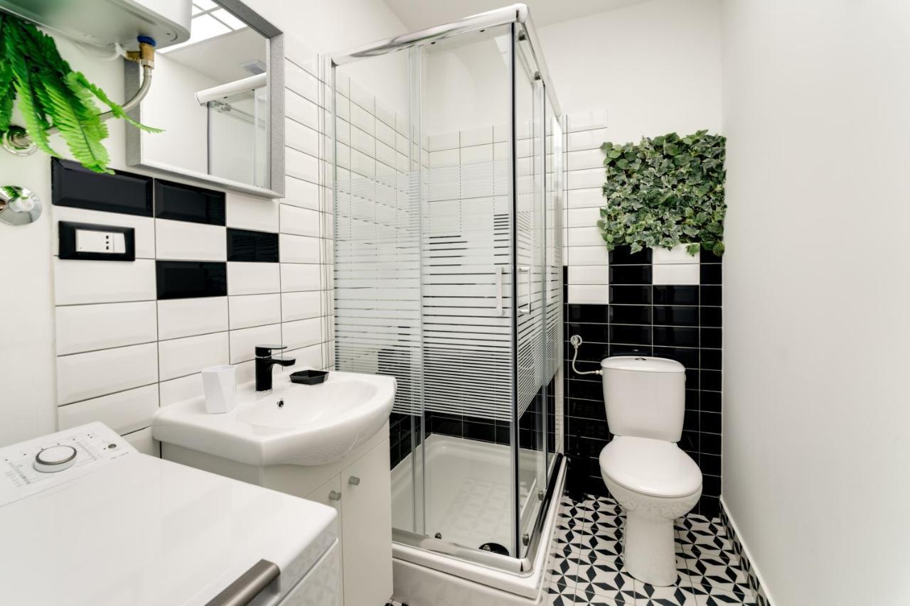 רייקה Black & White Apartments מראה חיצוני תמונה