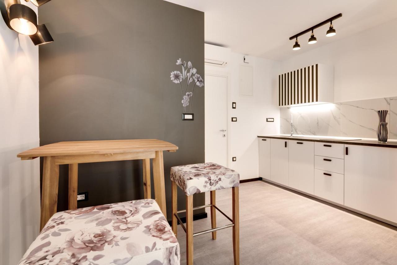 רייקה Black & White Apartments מראה חיצוני תמונה
