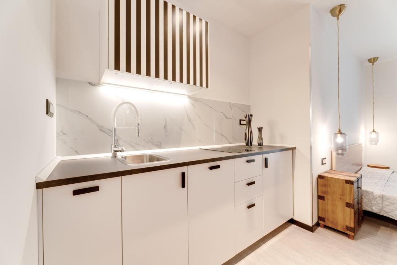 רייקה Black & White Apartments מראה חיצוני תמונה