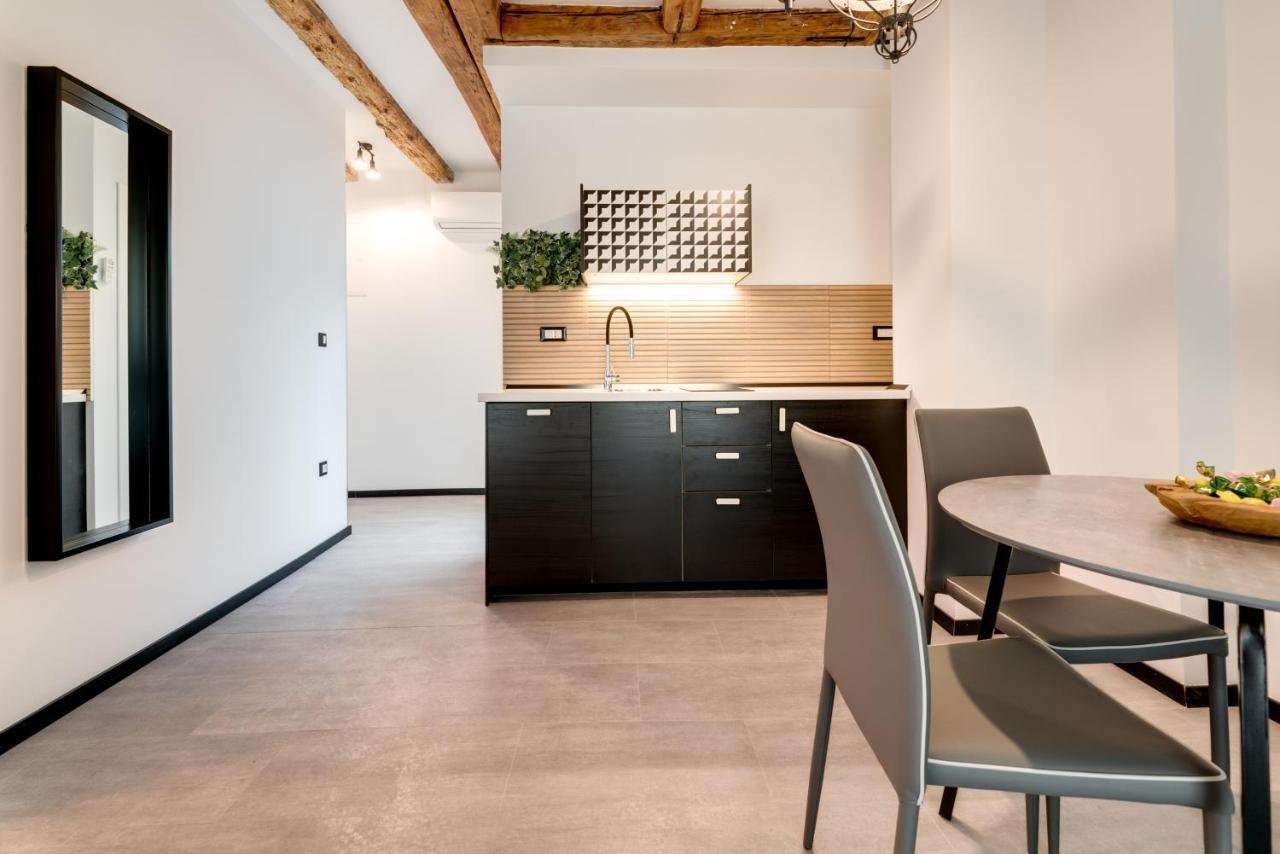 רייקה Black & White Apartments מראה חיצוני תמונה