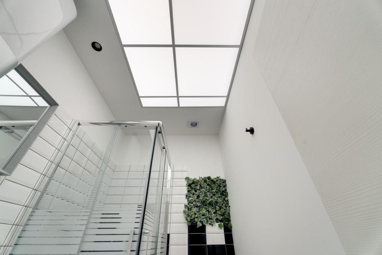 רייקה Black & White Apartments מראה חיצוני תמונה